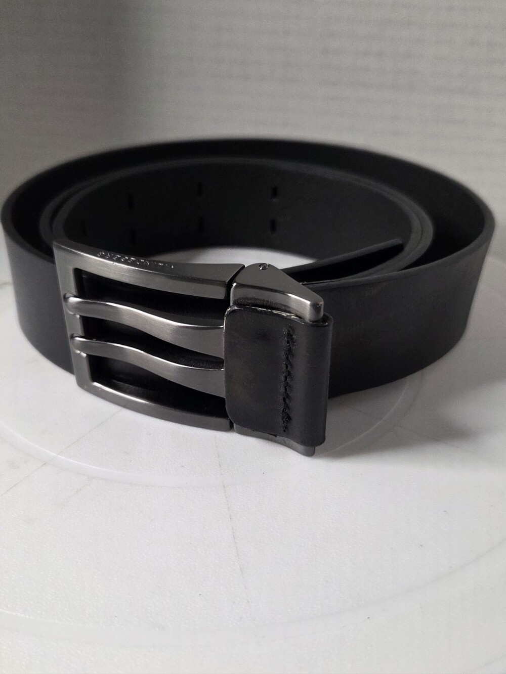 J Lindeberg Men's Black Leather Double Pronged Belt Size 40